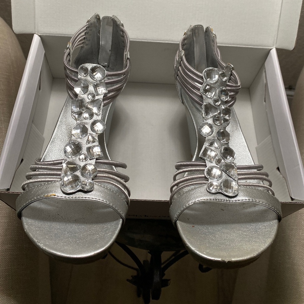 Size 11 Silver Embellished jeweled gladiator sandals
